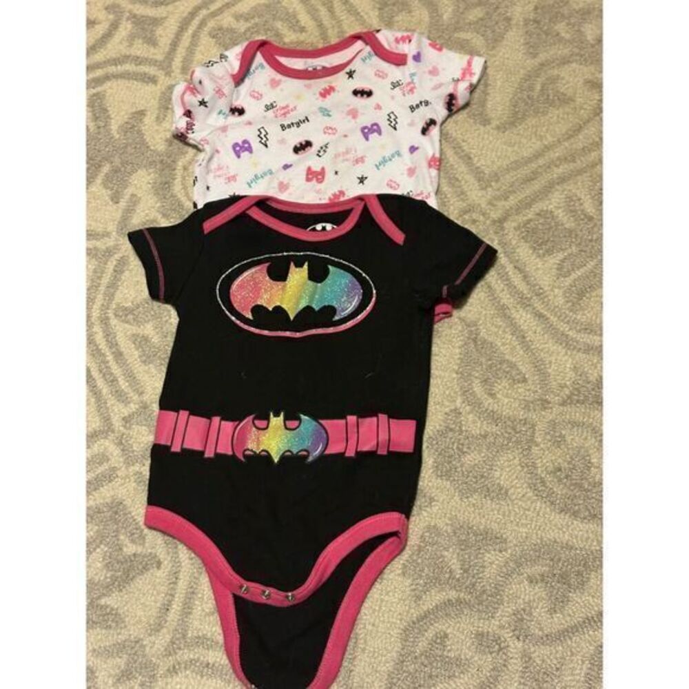 BATMAN‎ THEMED INFANT ONE PIECE SHORT SLEEVE (12 MO). EUC GENTLY WORN